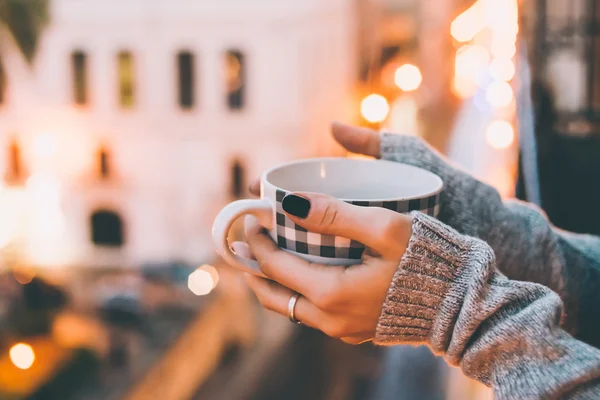 Ritual Sederhana di Malam Hari yang Membantu Merasa “Cukup”